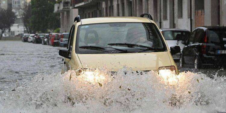 Allerta gialla in sette regioni, forti temporali e grandine in Piemonte e in Lombardia