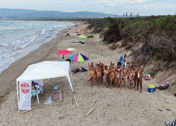 Rinnovo promesse di matrimonio in totale nudità, è successo: ecco dove