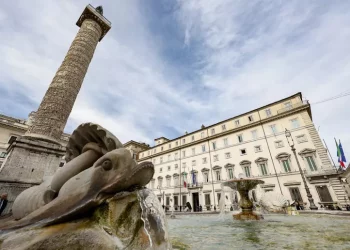 In Italia a luglio l’indice Pmi dei servizi scende a 51,7