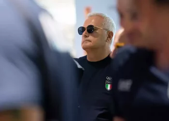 Parigi: protesta del Settebello, dà le spalle alla giuria