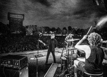 Queens of the Stone Age, cancellati i concerti del 2024: Josh Homme ha bisogno di cure