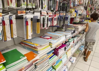 Caro diario, arriva la stangata per il corredo scolastico