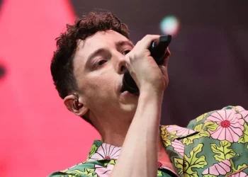 Il trap Shade denuncia “sono stato aggredito… non nel Bronx, ma sotto casa!”