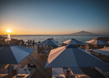 Il divertimento dell’estate 2024? Al tramonto tra beach party e hot spot in città