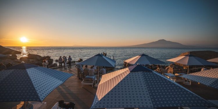 Il divertimento dell’estate 2024? Al tramonto tra beach party e hot spot in città