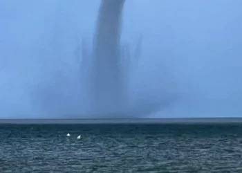 Tromba d’aria all’Isola Rossa, in fuga da spiagge nord Sardegna