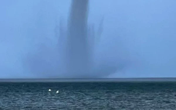 Tromba d’aria all’Isola Rossa, in fuga da spiagge nord Sardegna