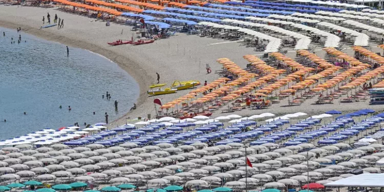 Confcommercio, agosto ‘re delle ferie’ con 18 milioni in viaggio