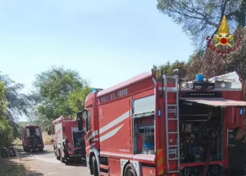 Maxi rogo sterpaglie a Roma, gravi 4 soccorritori