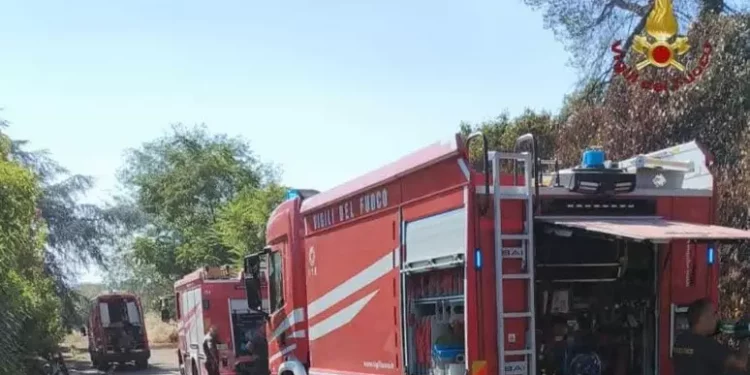 Maxi rogo sterpaglie a Roma, gravi 4 soccorritori