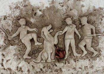 Cane sordo e cieco massacrato e ucciso, lo sdegno in una scultura di sabbia