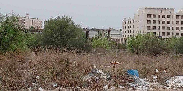 Denuncia dei cittadini: “Via Jenner è una discarica a cielo aperto”