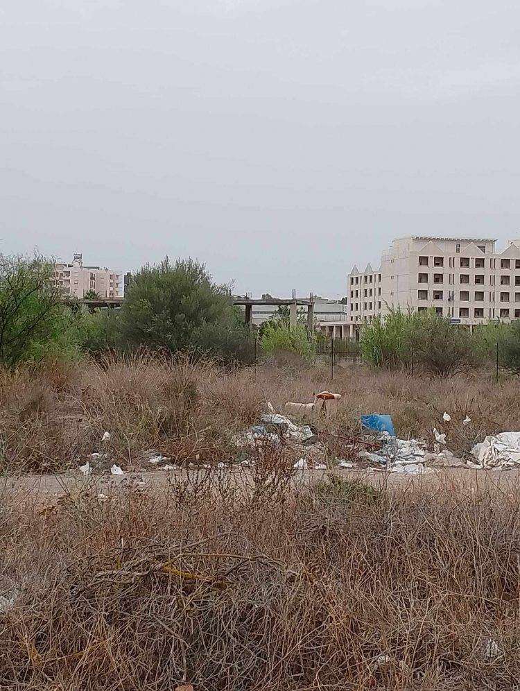 Denuncia dei cittadini: “Via Jenner è una discarica a cielo aperto”