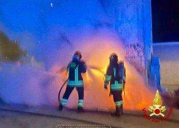 Olbia, auto in fiamme nella notte