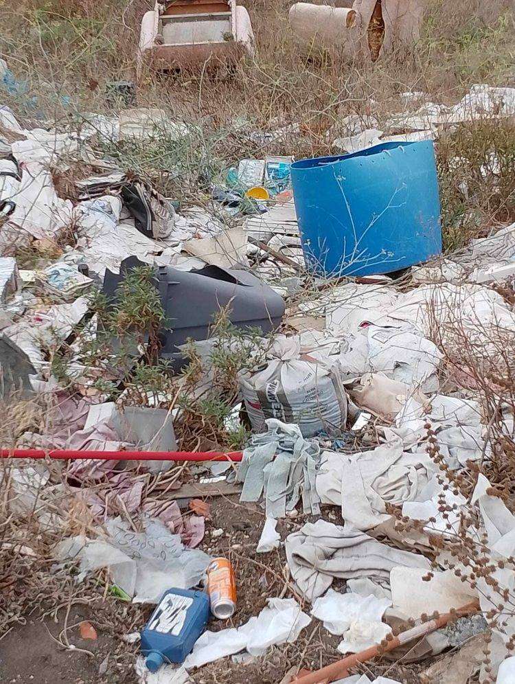 Denuncia dei cittadini: “Via Jenner è una discarica a cielo aperto”