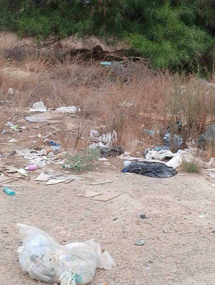 Denuncia dei cittadini: “Via Jenner è una discarica a cielo aperto”