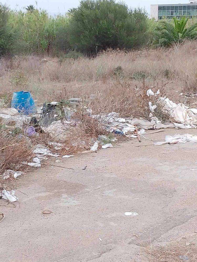 Denuncia dei cittadini: “Via Jenner è una discarica a cielo aperto”