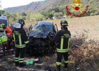 Gravissimo incidente sulla 131 dcn: perde il controllo dell’auto e finisce in cunetta