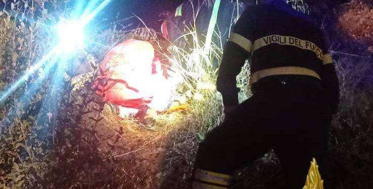 Poltu Quatu, perde il controllo della moto e cade giù da una scarpata