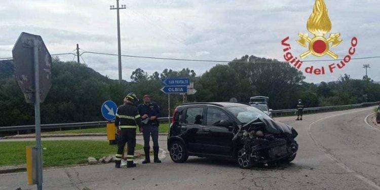 Arzachena, scontro tra auto: due feriti