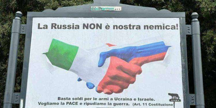 “La Russia non è il nostro nemico”, migliaia di manifesti in tutta Italia