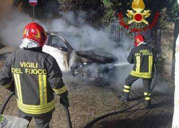 Auto in fiamme a Dorgali, intervento dei Vigili del Fuoco