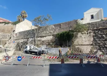 Cagliari, via a messa in sicurezza muro crollato in via Fiume