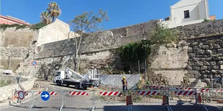 Cagliari, via a messa in sicurezza muro crollato in via Fiume