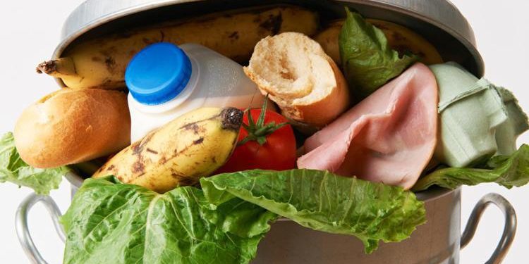 Cresce il Food Waste, ogni settimana gettati oltre 680 grammi di cibo a testa