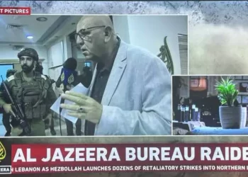 Esercito del regime sanguinario israeliano fa irruzione in sede Al Jazeera Ramallah, stop 45 giorni