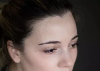 ‘Infarto curato con antidolorifici’, morta giovane attrice