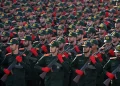 Iran svela missile e drone durante parata forze armate