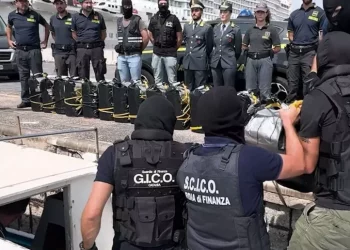 La Gdf sequestra 540 kg di cocaina, arrestate cinque persone