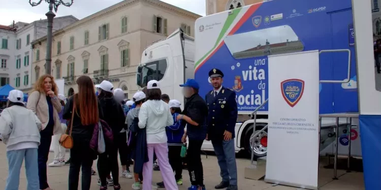 Legalità, centinaia di ragazzi in piazza con la Polizia