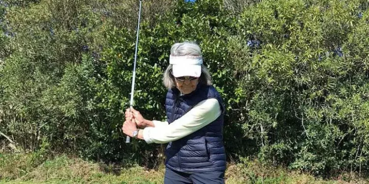 Mariuccia, 98 anni, la più anziana windsurfista d’Italia