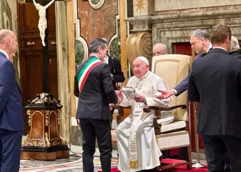 Papa: anche sindaco Cagliari in udienza per ‘Custodi del bello’