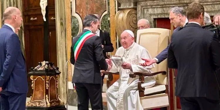 Papa: anche sindaco Cagliari in udienza per ‘Custodi del bello’