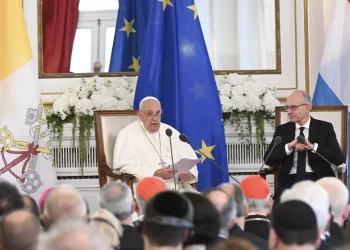 Il Papa, per la pace servono onorevoli compromessi