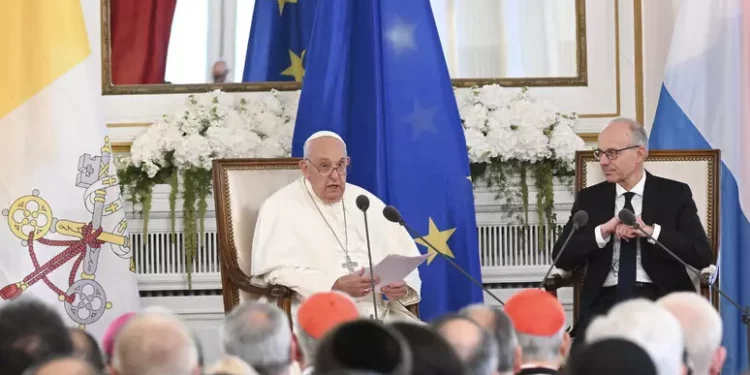 Il Papa, per la pace servono onorevoli compromessi