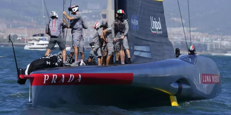 Vela: LV Cup; poco vento, regate rinviate a domani