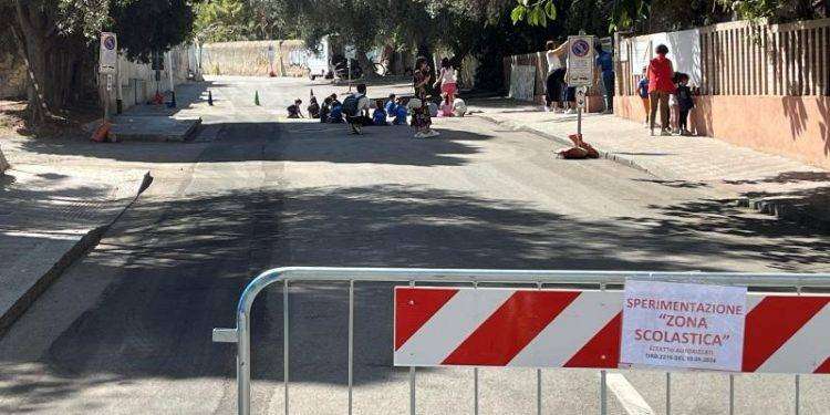 Alunne e alunni più sicuri nella prima “Strada scolastica” in città