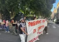 Universitari senza alloggi, corteo a Cagliari con una bara
