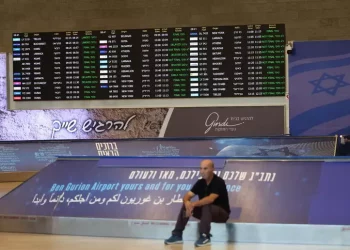 Sedici compagnie aeree cancellano voli da e per Tel Aviv