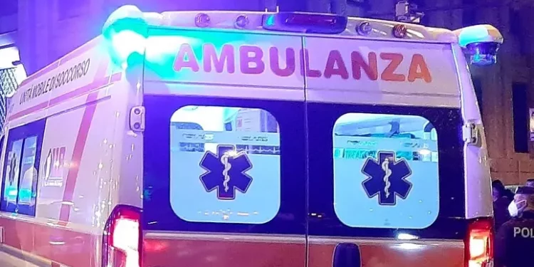 Cade dallo scooter e sbatte la testa, grave un 16enne