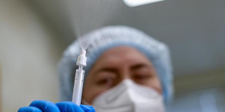 Covid Usa, la Florida sconsiglia uso vaccino mRNA negli anziani