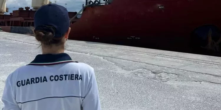 Carenze e pericoli per la navigazione, bloccata nave a Oristano