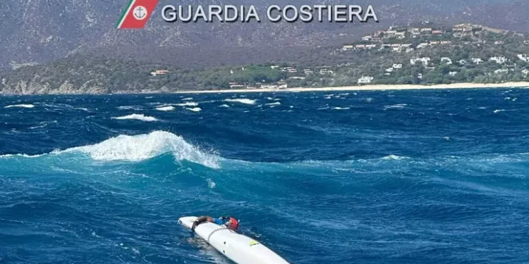 Canoista alla deriva salvato dalla Guardia costiera di Cagliari