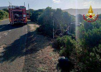 Alghero, perde il controllo dell’ auto e finisce fuori strada