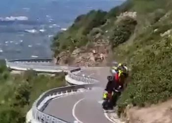 Spettacolare incidente in cronoscalata Alghero, pilota illeso