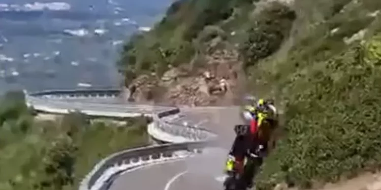 Spettacolare incidente in cronoscalata Alghero, pilota illeso